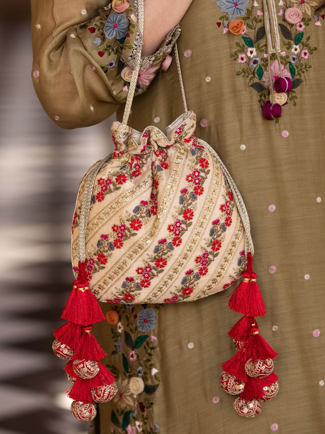 

AMYRA Embroidered Tasselled Fabric Potli, Gold