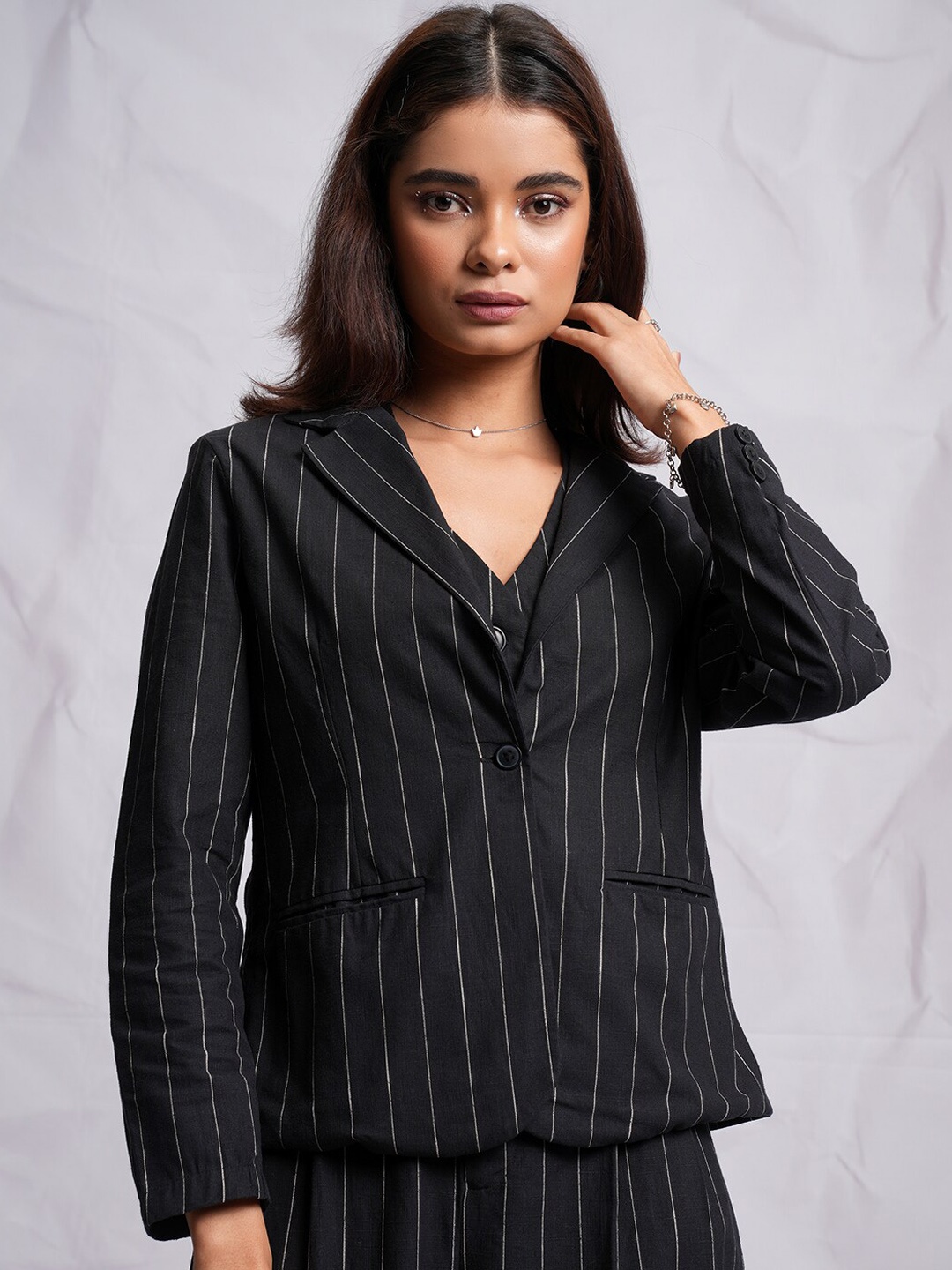 

CHIC BY TOKYO TALKIES Black Striped Single-Breasted Blazer