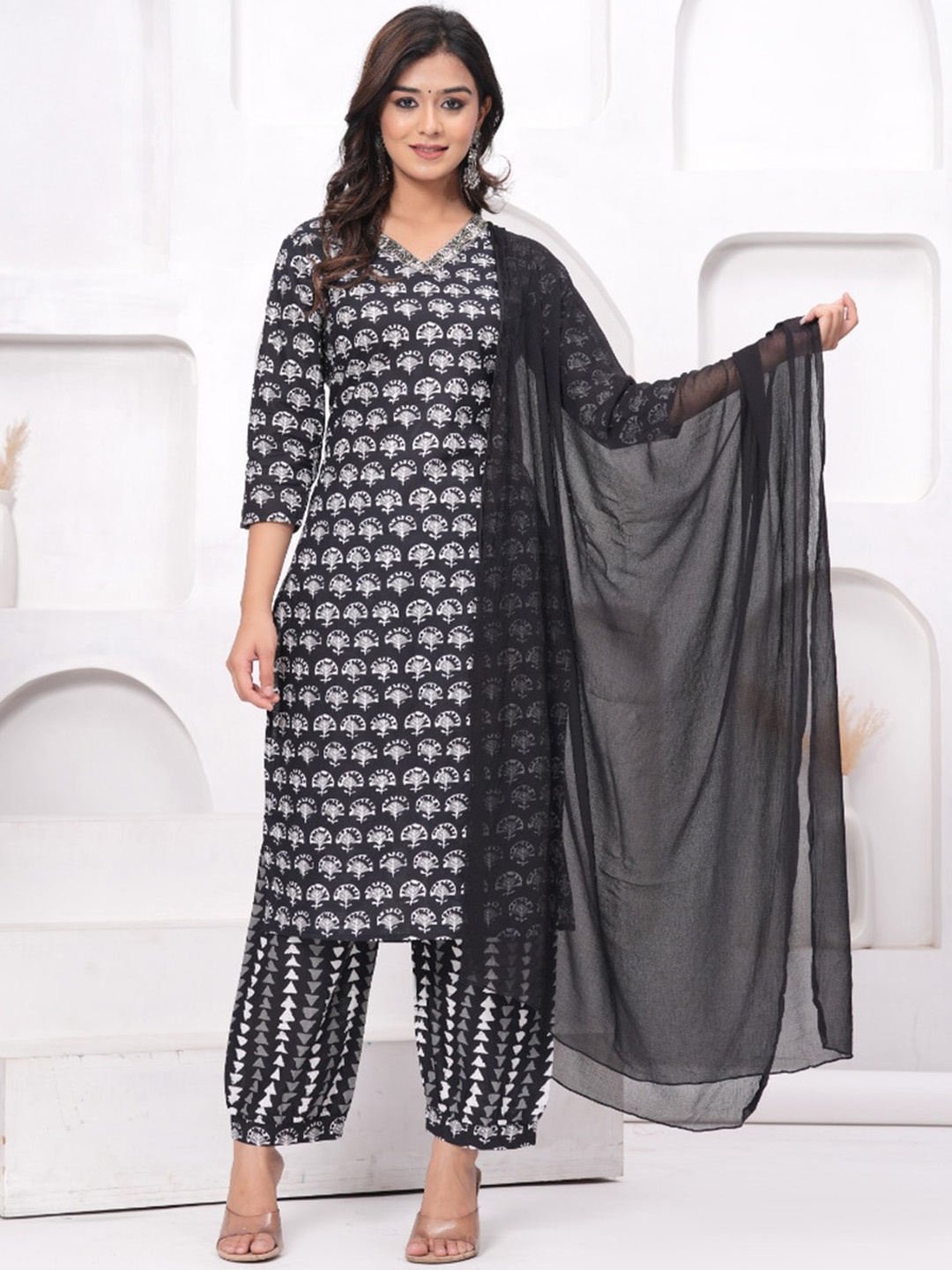 

GLIDER GIRL Floral Printed Pure Cotton Kurta With Patiala & Dupatta, Black
