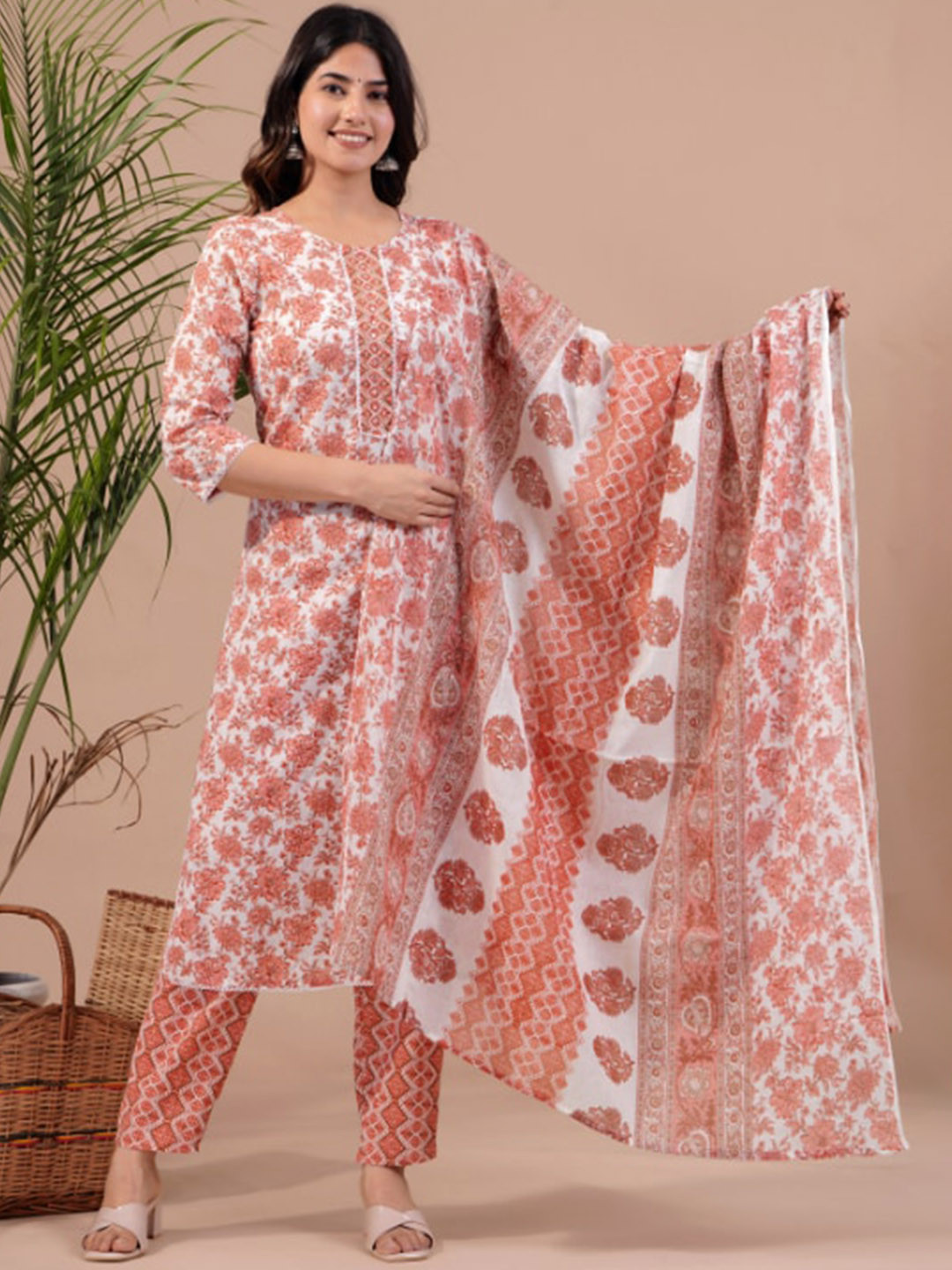 

GLIDER GIRL Floral Printed Pure Cotton Kurta & Trousers With Dupatta, Orange