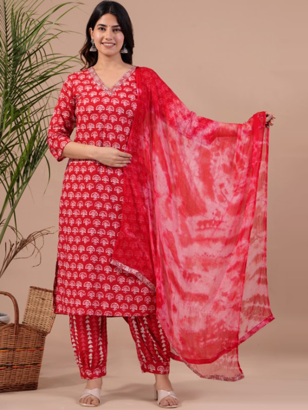 

GLIDER GIRL Floral Printed Thread Work Pure Cotton Kurta With Salwar & Dupatta, Red