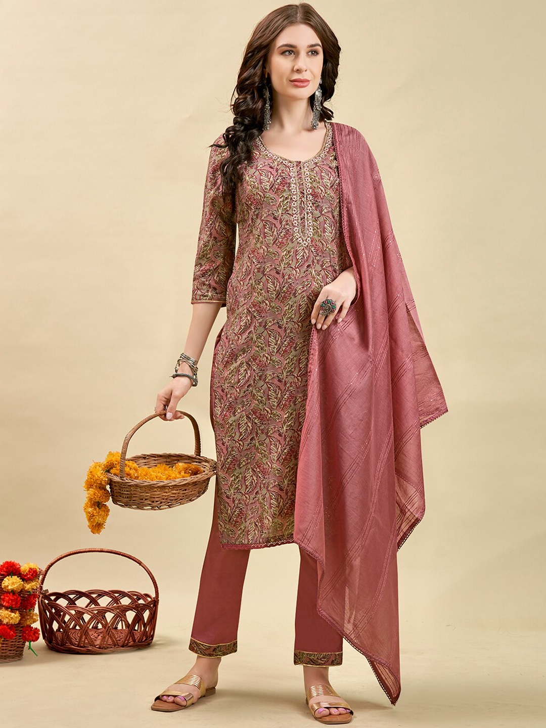 

Anouk Floral Printed Thread Work Kurta & Trousers With Dupatta, Mauve