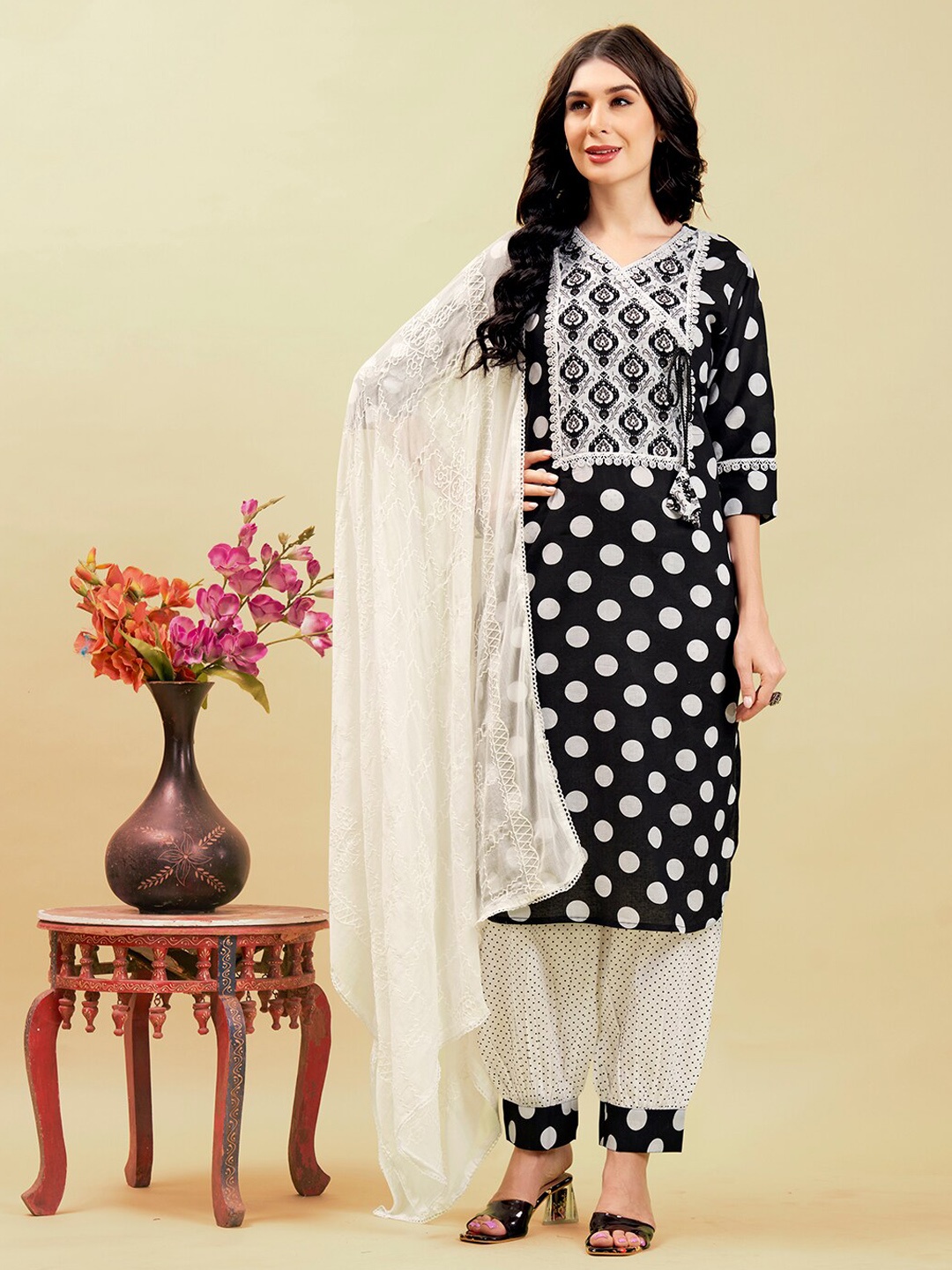 

Anouk Black Geometric Printed V-Neck Pure Cotton Kurta with Salwar & Dupatta