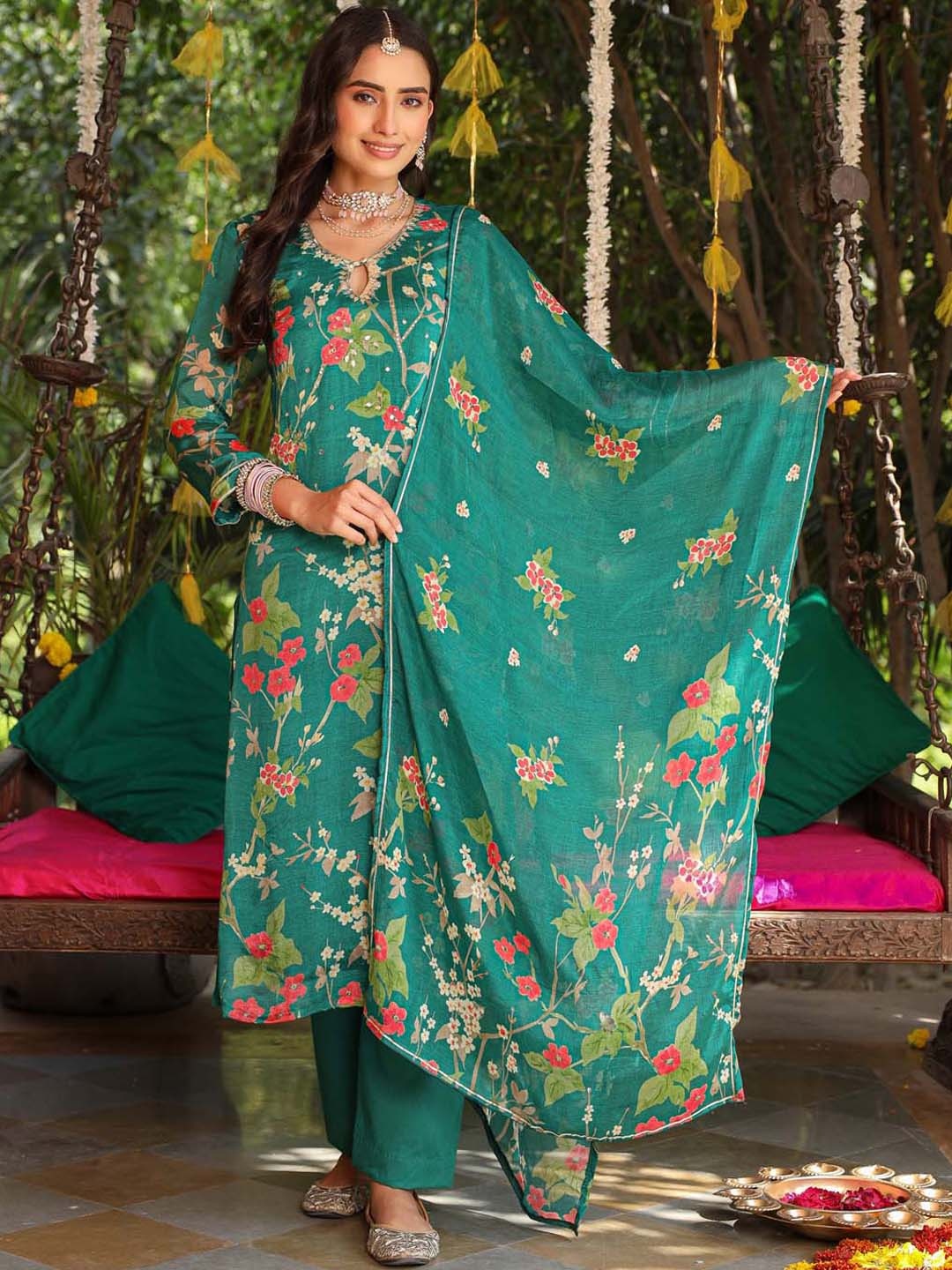 

Meena Bazaar Floral Printed Kurta & Trousers With Dupatta, Green