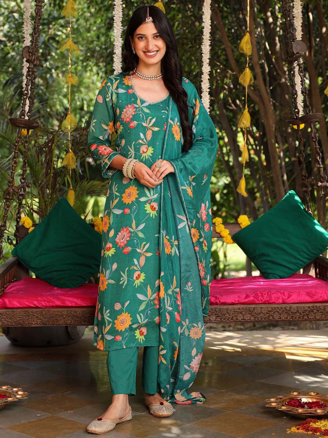 

Meena Bazaar Floral Printed Kurta With Trousers & Dupatta, Green