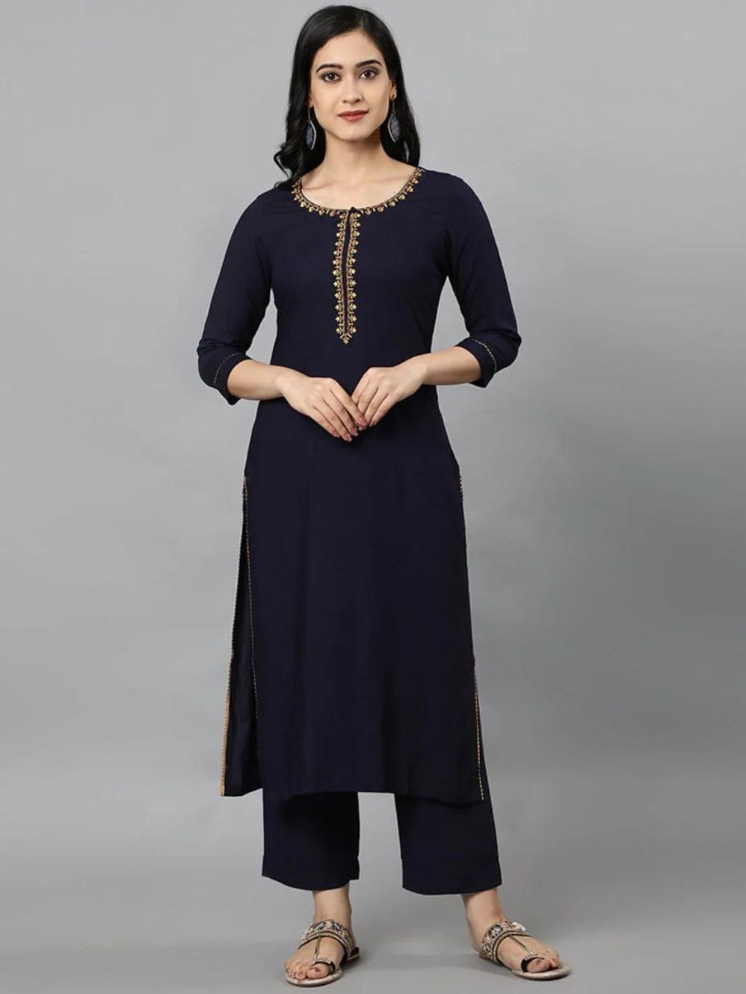 

Mera Rang Floral Embroidered Keyhole Neck Kurta with Trousers, Blue