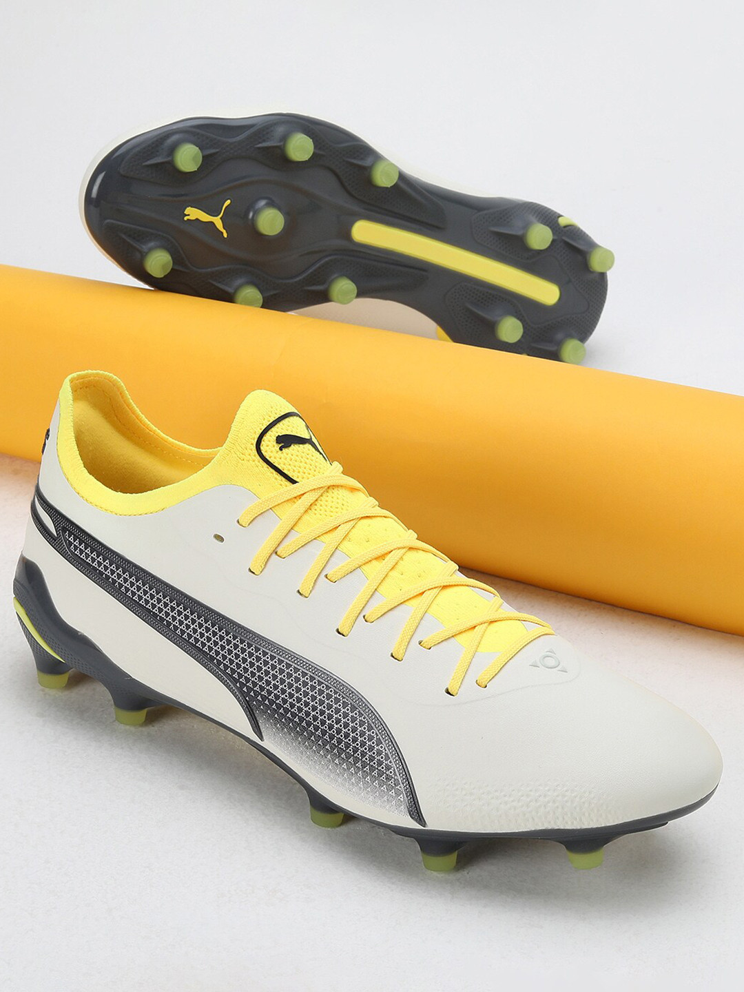 

Puma Women KING ULTIMATE Football Shoes, White