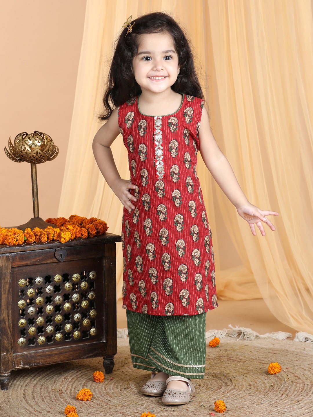 

Sangria Girls Red & Green Ethnic Motif Printed Gota Patti Pure Cotton Kurta With Palazzos