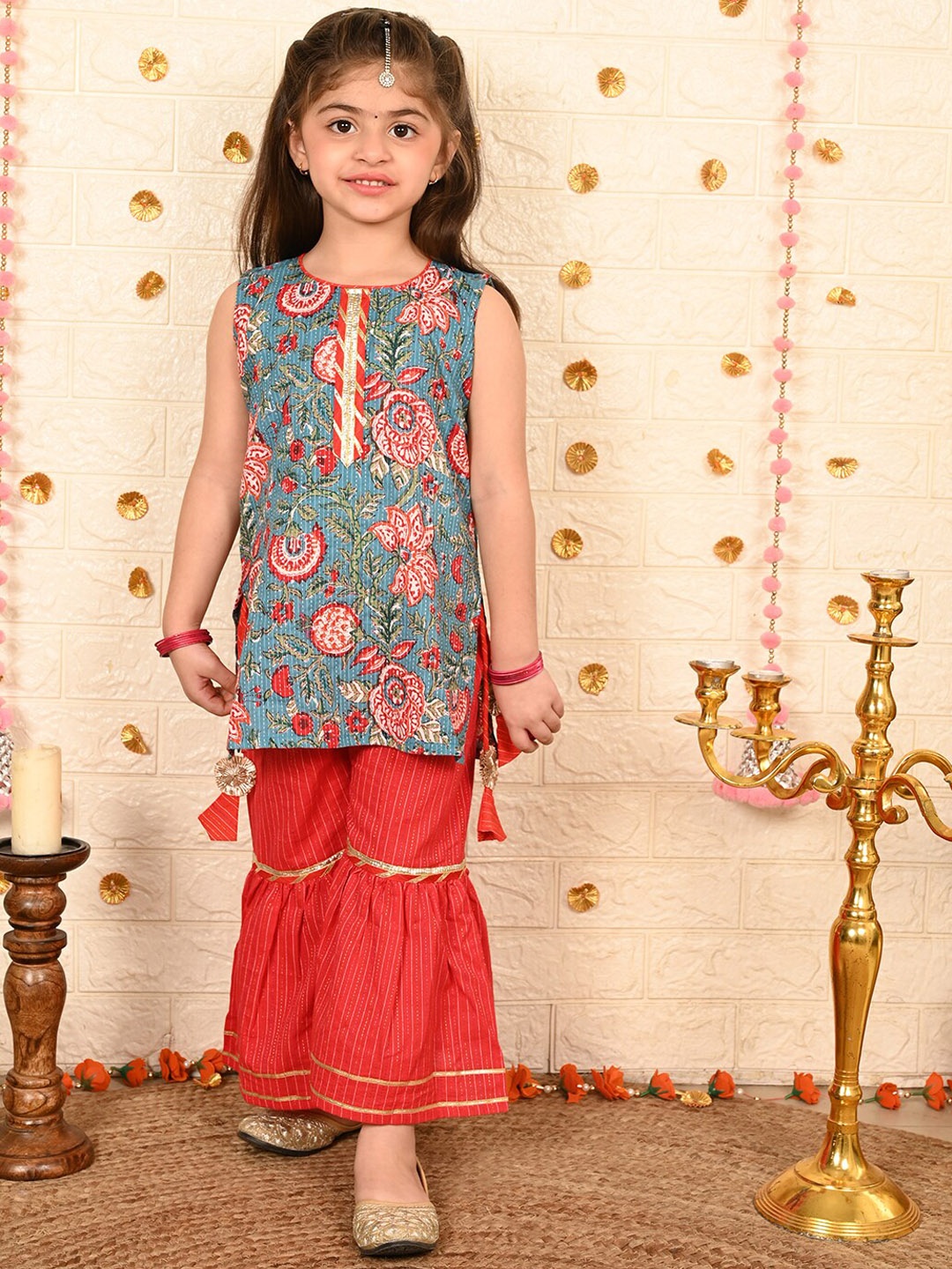 

Sangria Girls Floral Printed Pure Cotton Round Neck Kurta With Sharara, Blue