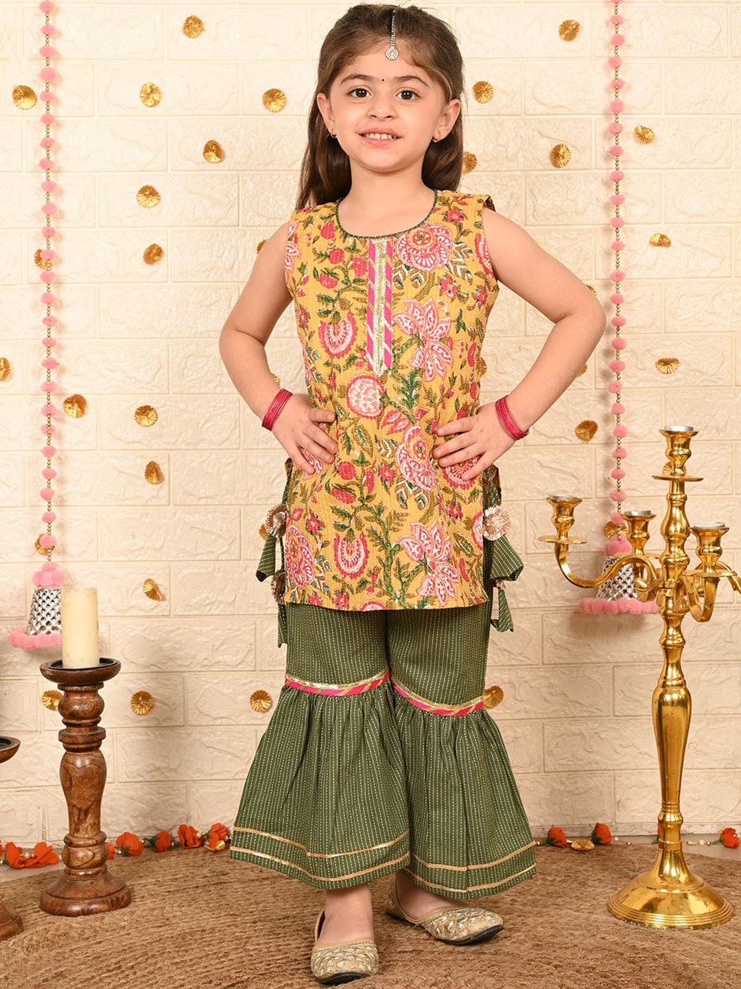 

Sangria Girls Floral Printed Pure Cotton Round Neck Kurta With Sharara, Yellow