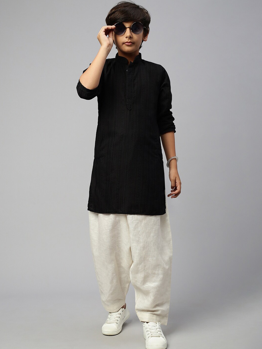 

Sangria Boys Mandarin Collar Chikankari Cotton Kurta, Black