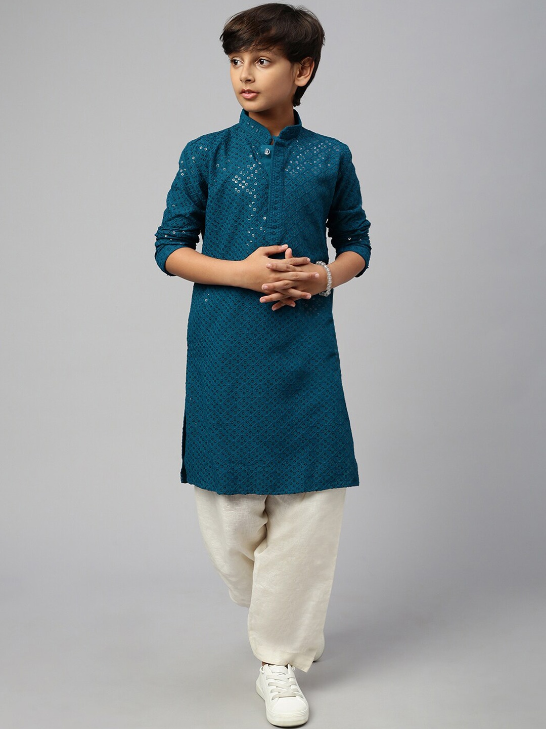 

Sangria Boys Geometric Chikankari Embroidered Mandarin Collar Cotton Kurta, Green