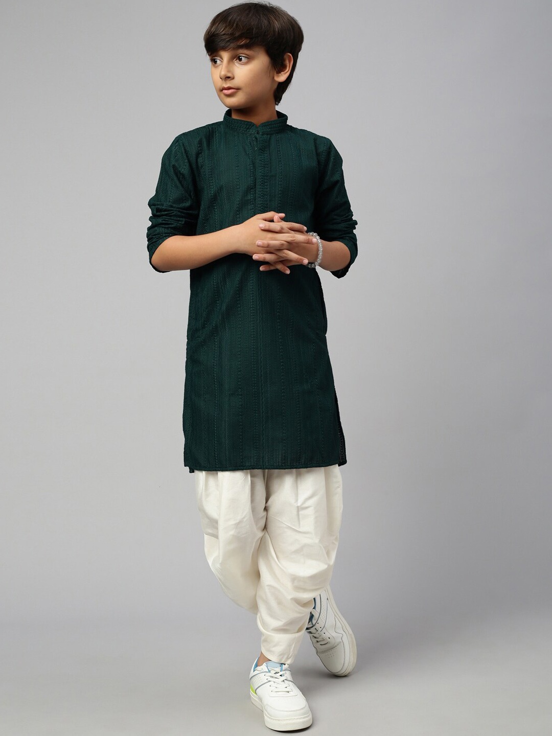 

Sangria Boys Ethnic Motifs Embroidered Chikankari Pure Cotton Kurta, Green