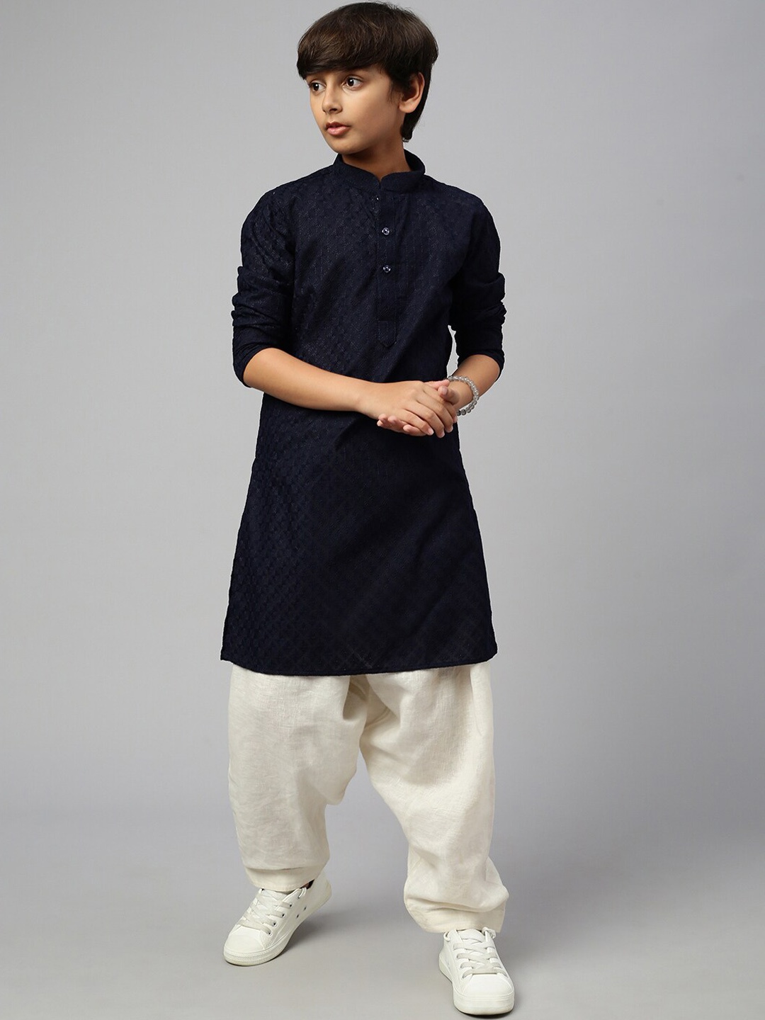 

Sangria Boys Ethnic Motif Embroidered Chikankari Pure Cotton Straight Kurtas, Navy blue