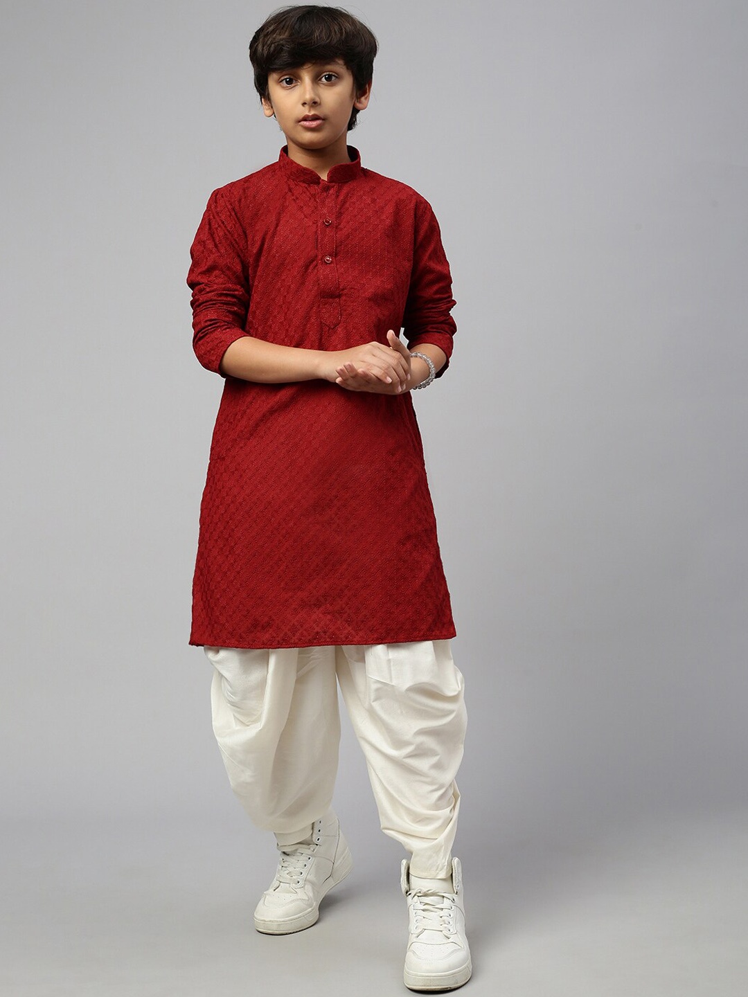 

Sangria Boys Maroon Ethnic Embroidered Chikankari Mandarin Collar Pure Cotton Kurtas