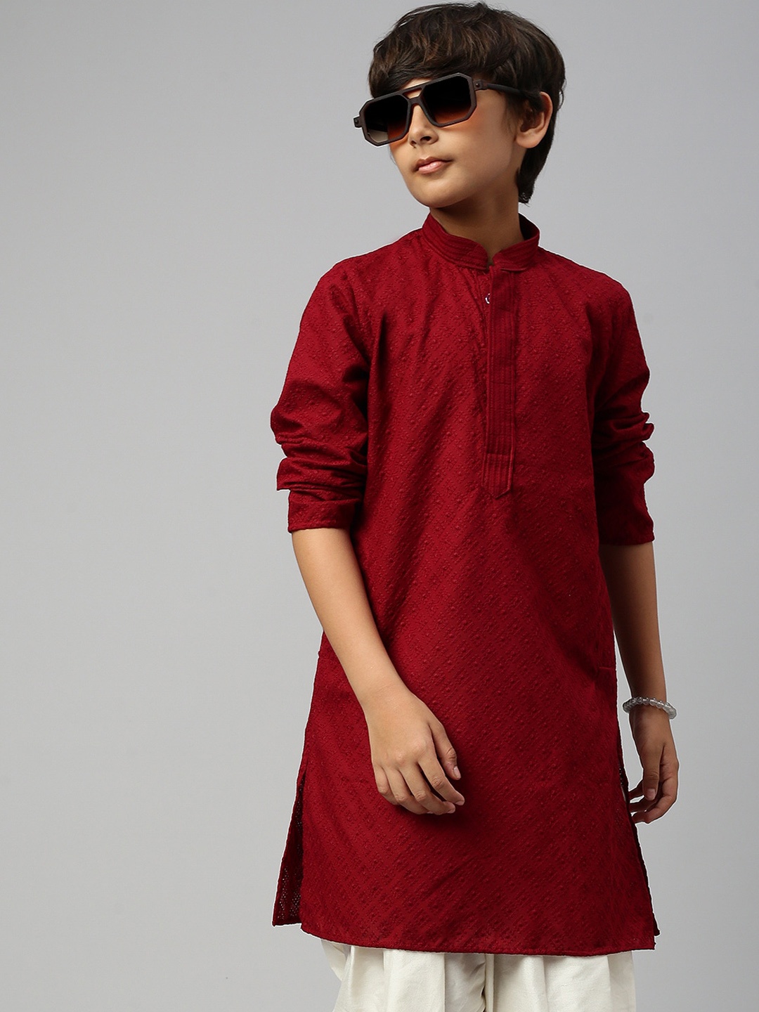 

Sangria Boys Maroon Ethnic Motifs Chikankari Embroidered Regular Cotton Kurta