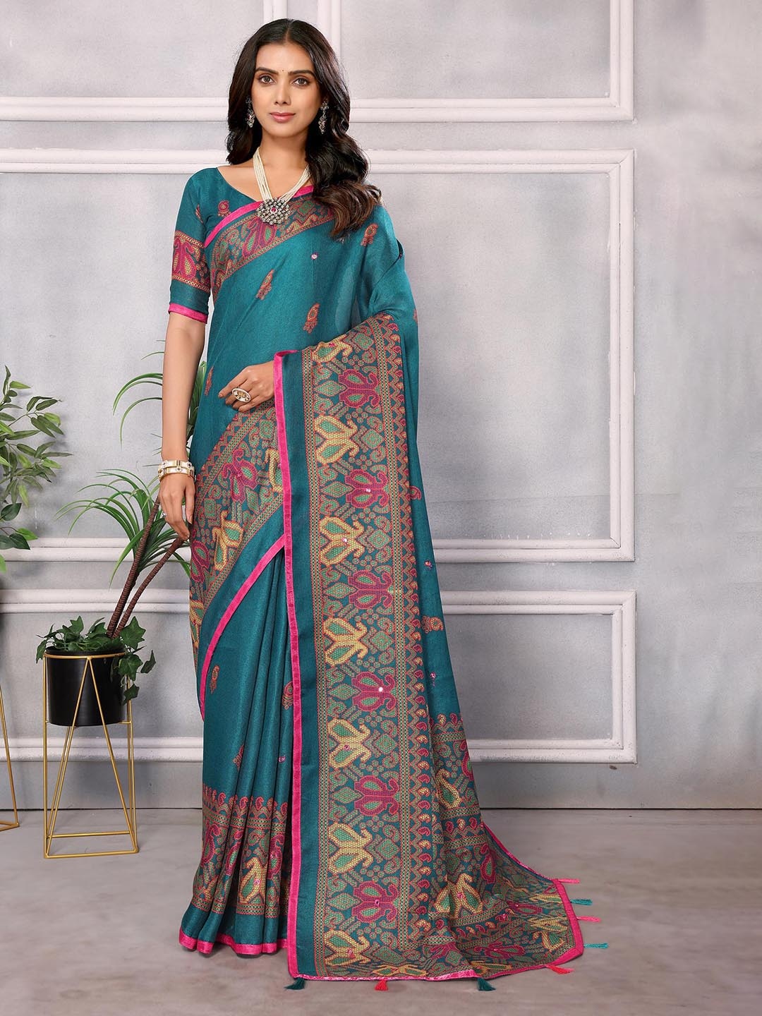 

HERE&NOW Teal Floral Printed Jute Silk Saree