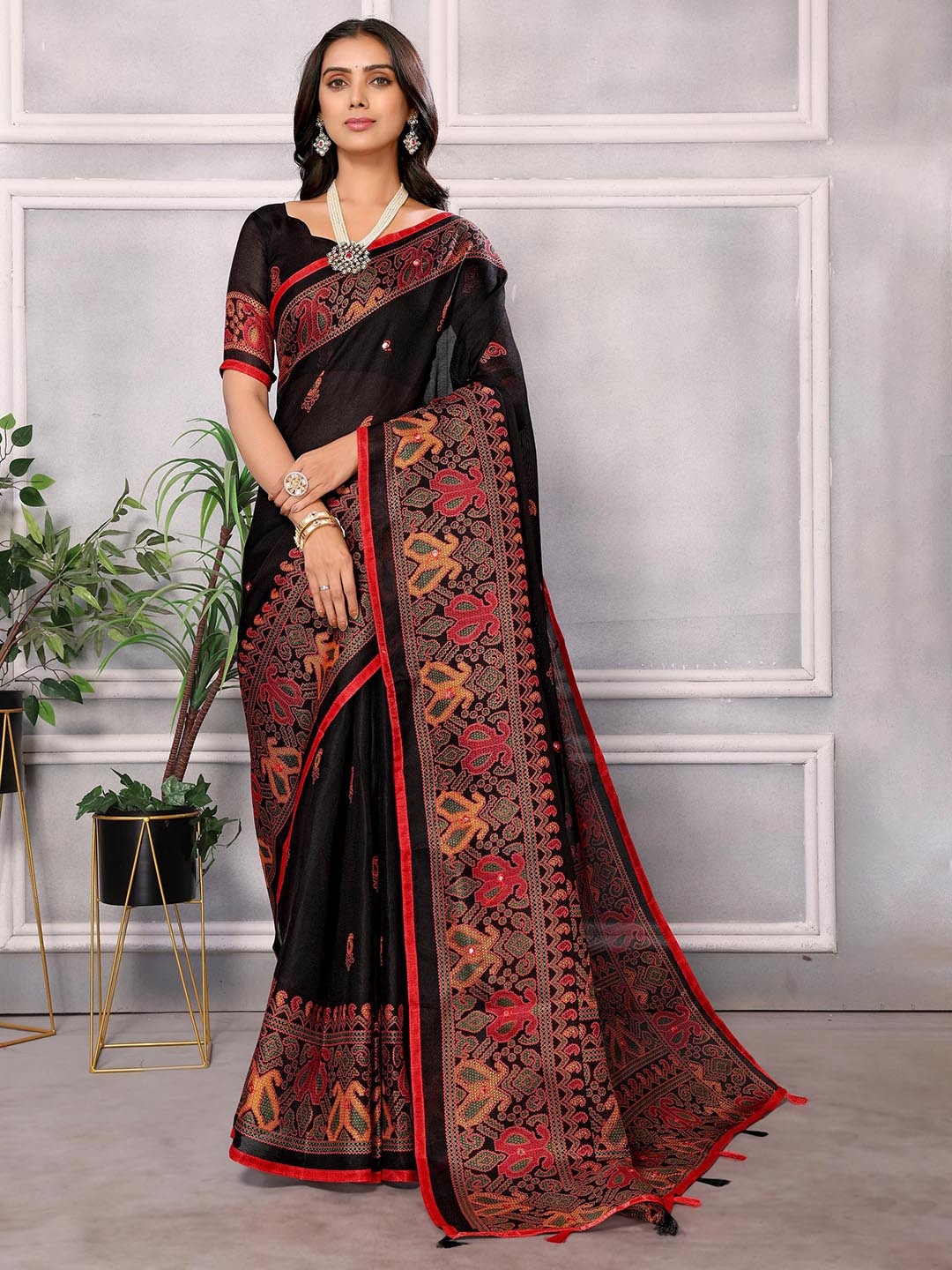 

HERE&NOW Black Paisley Embroidered Jute Silk Mirror Work Saree