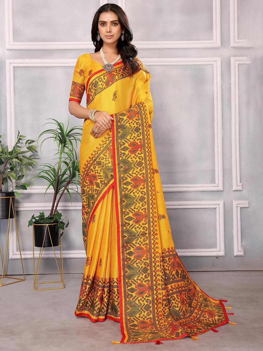 

HERE&NOW Yellow Paisley Woven Design Jute Silk Saree