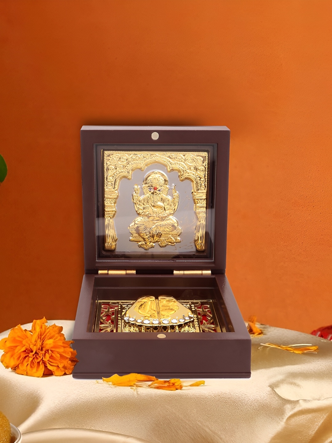 

INTERNATIONAL GIFT Metallic-toned Ganesha Idol With Charan Paduka Gift Set, Gold