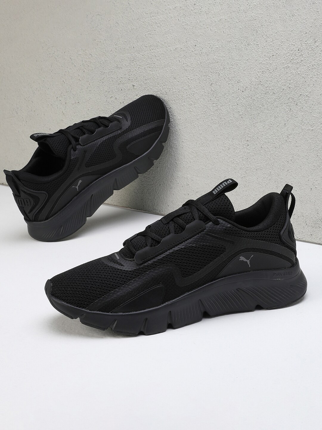 

Puma Unisex FlexFocus Lite Textured Running Shoes, Black
