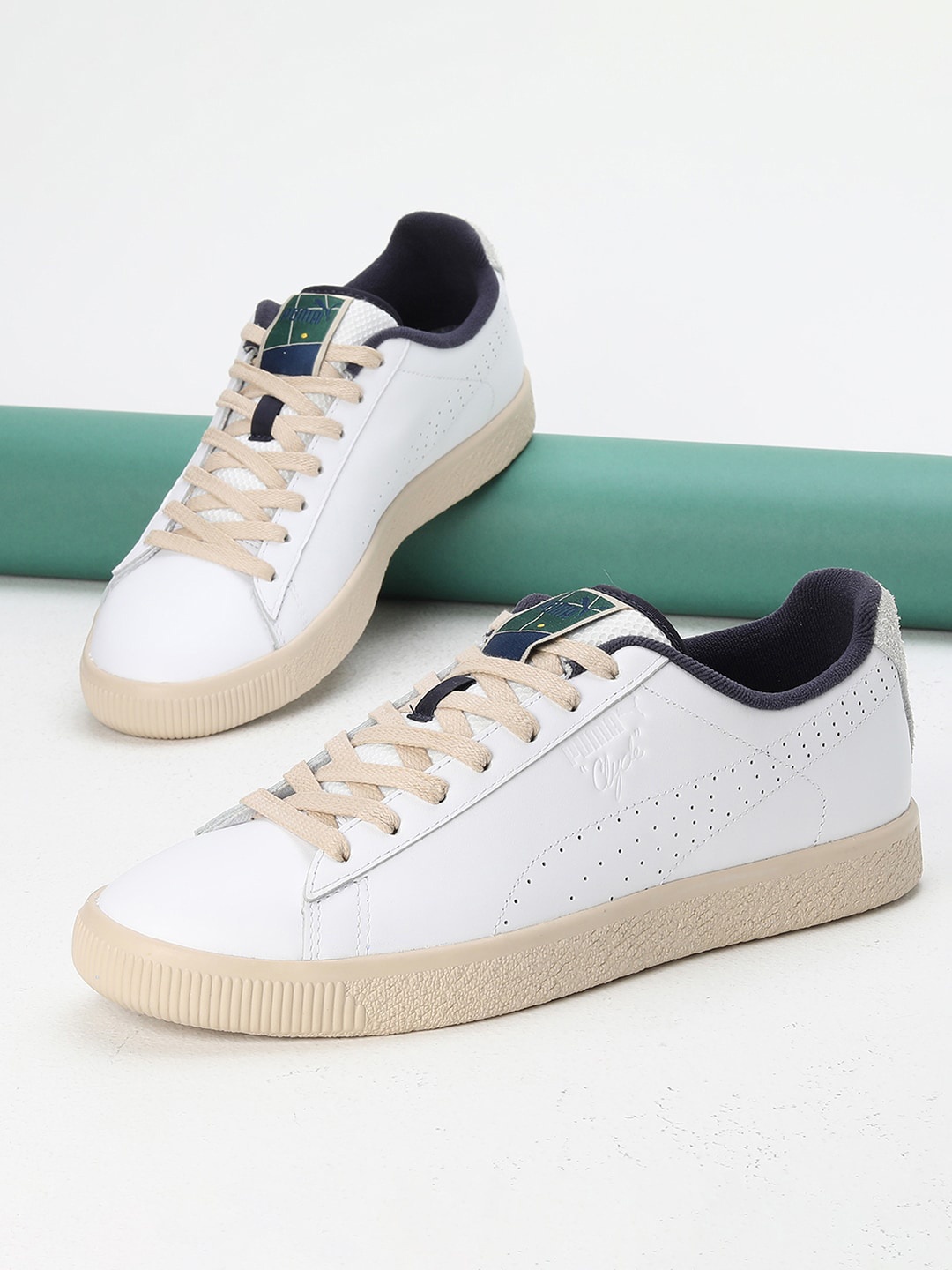 

Puma Unisex MMQ Service Line Clyde Sneakers, White