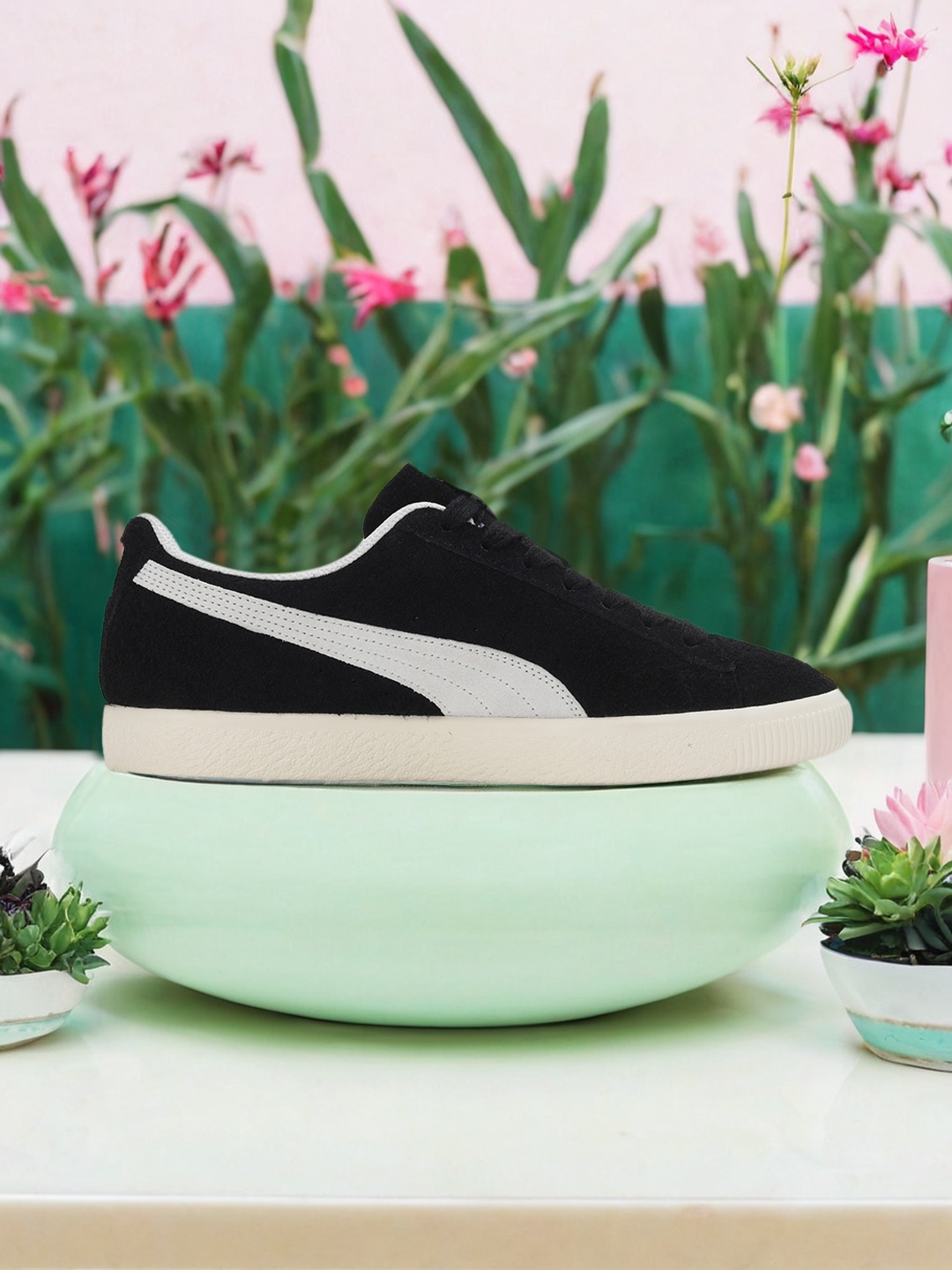

Puma Unisex Clyde Hairy Suede Sneakers, Black