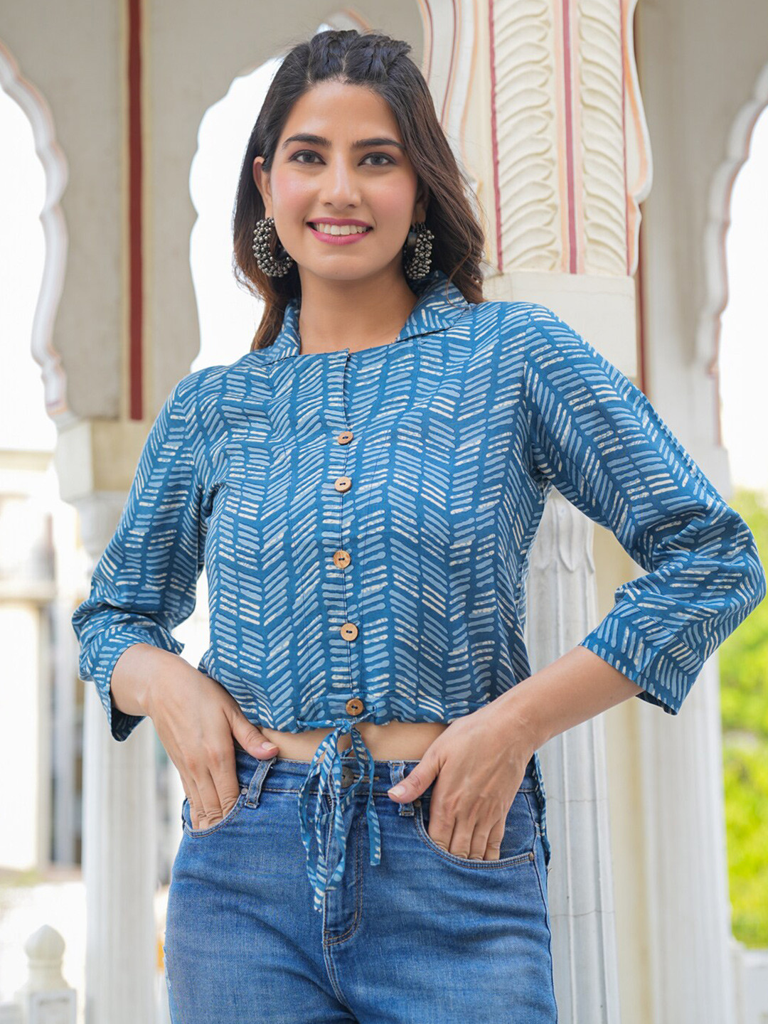 

YASH GALLERY Standard Geometric Printed Tie Up Crop High Low Casual Shirt, Blue