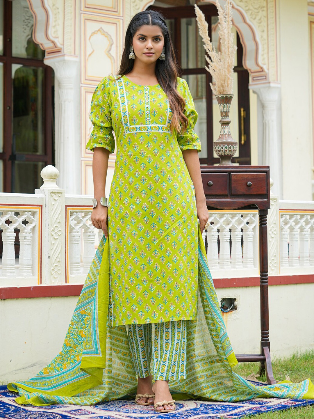 

YASH GALLERY Ethnic Motifs Printed Straight Kurta With Trousers & Dupatta, Green