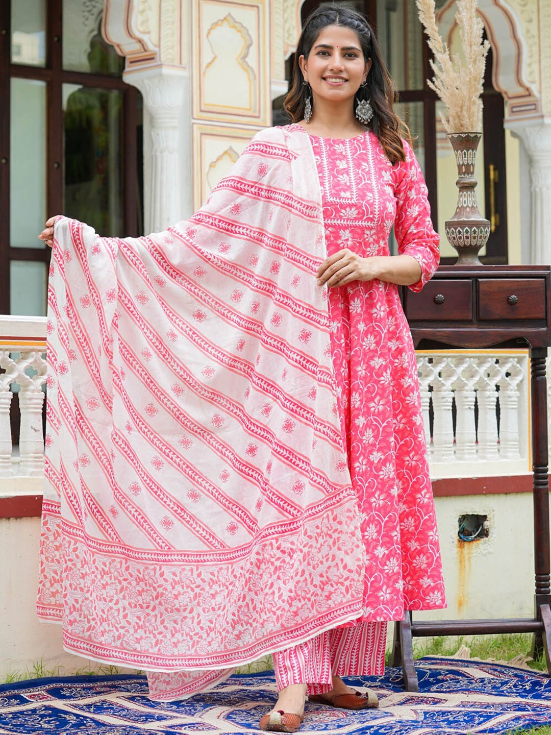 

YASH GALLERY Floral Printed Pure Cotton Kurta & Trousers With Dupatta, Pink