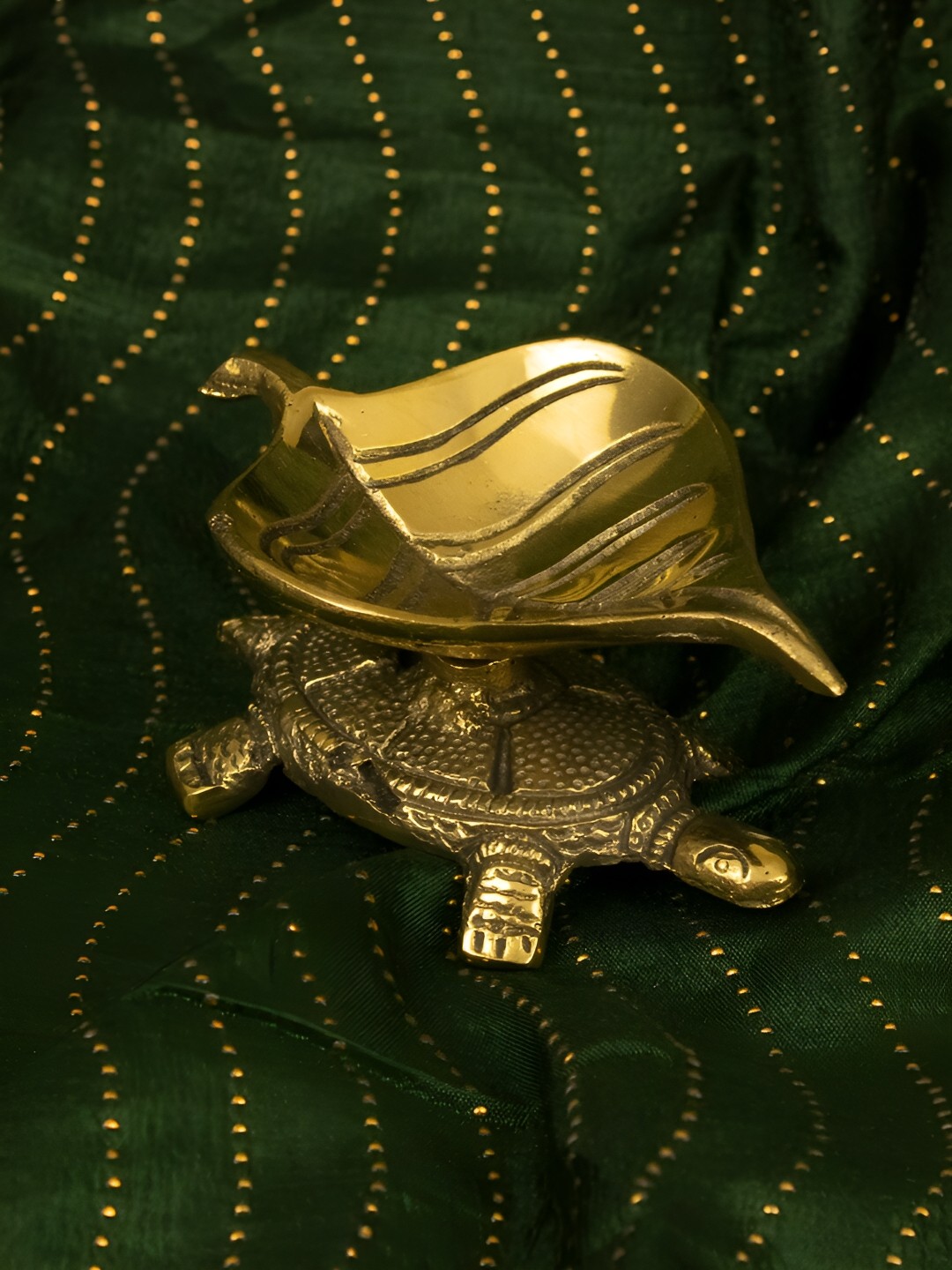 

Spillbox Gold Toned Tortoise Leaf Diya