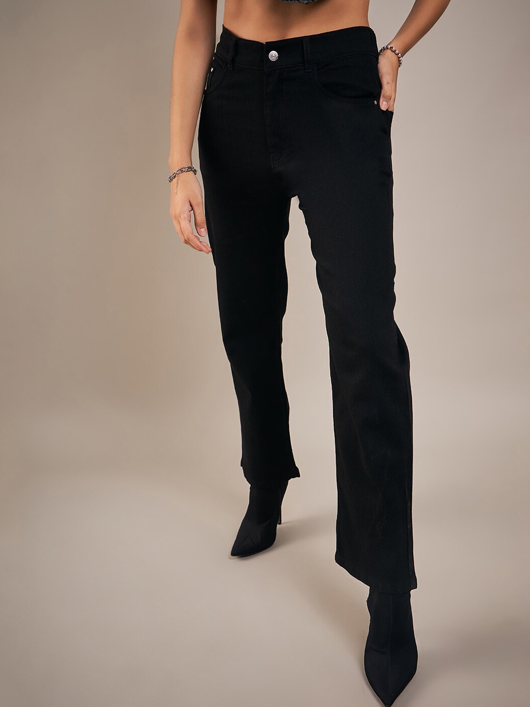 

The Roadster Lifestyle Co. Black Women Clean Look Straight Fit High-Rise Stretchable Jeans