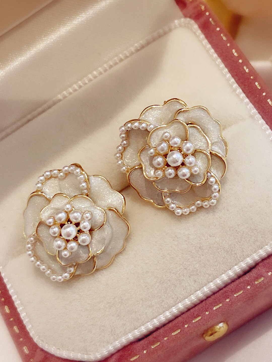 

VAGHBHATT Gold-Plated Beaded Floral Studs Earrings, White