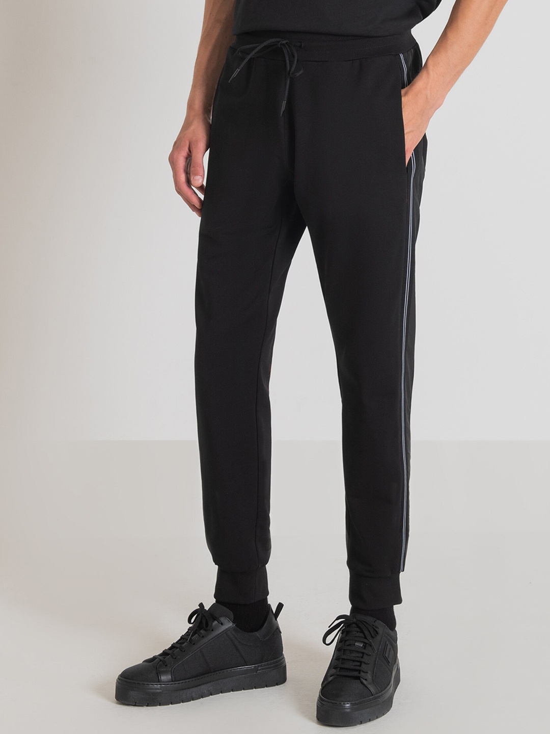

Antony Morato Men Mid Rise Slim Fit Joggers, Black