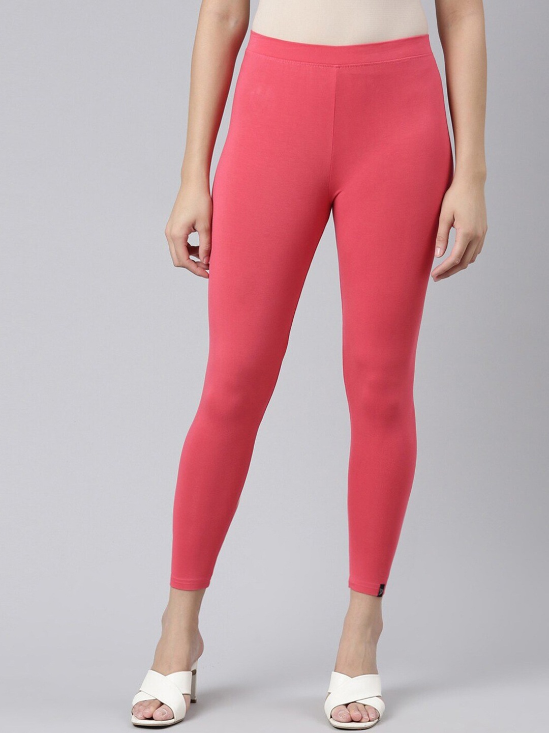 

Twin Birds Women Solid Skinny Fit High Ankle Cropped Leggings, Coral