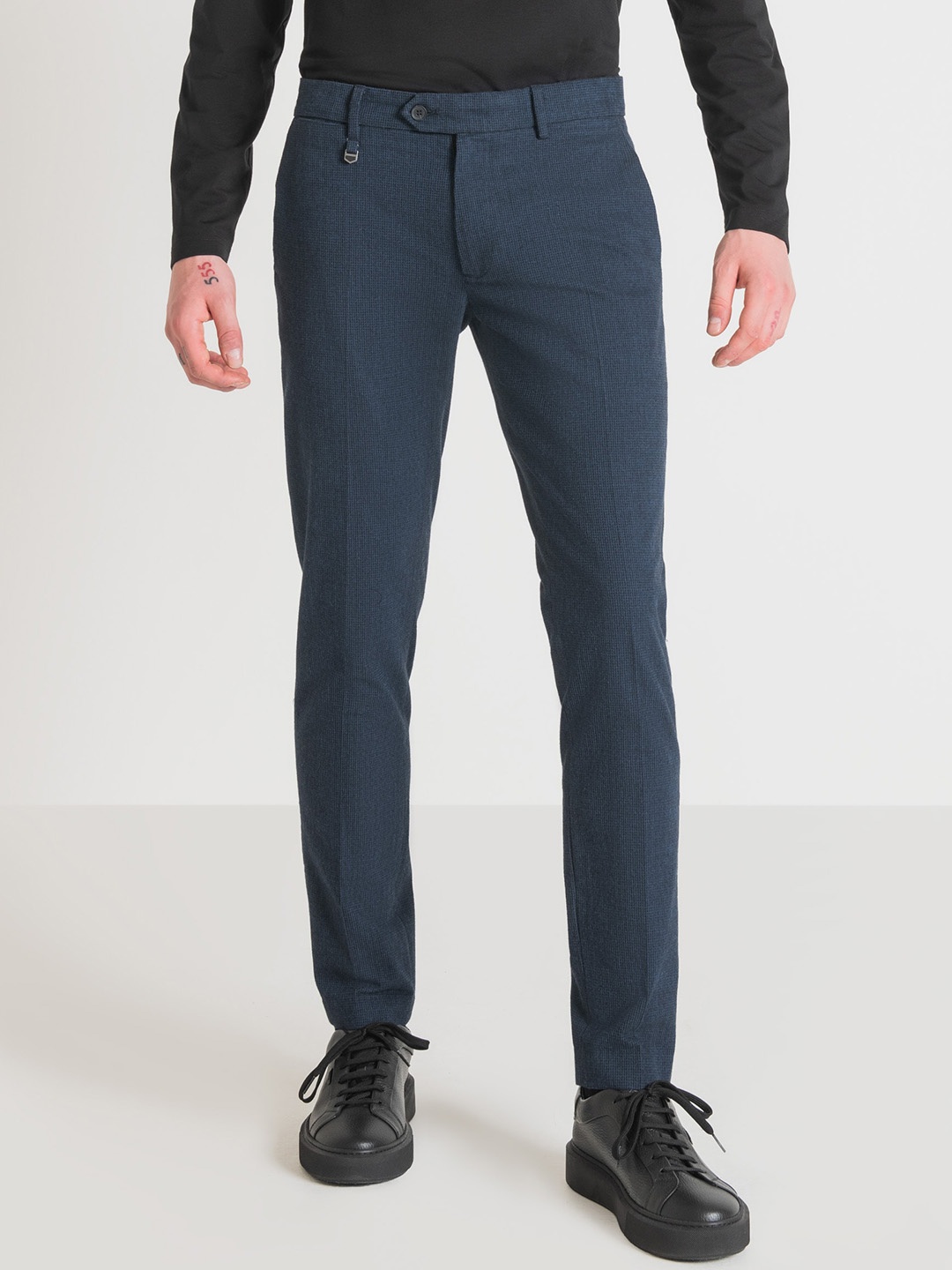 

Antony Morato Men Mid-Rise Skinny Fit Formal Trousers, Navy blue