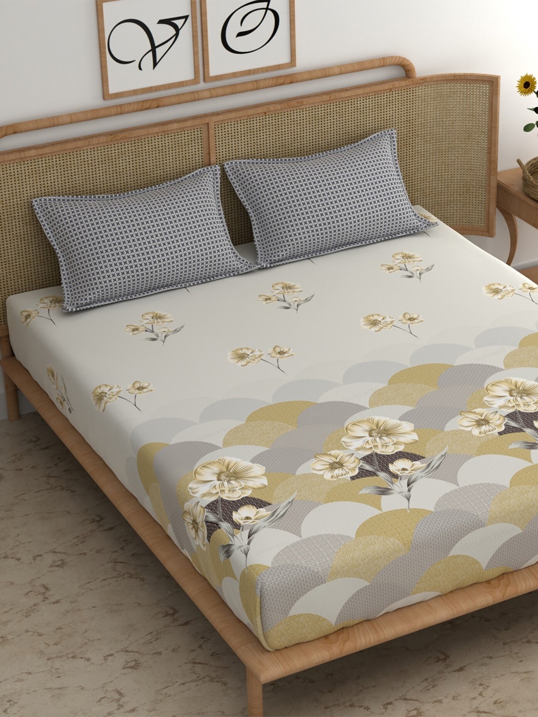 

CHHAVI INDIA Beige & Brown Cotton 210 TC King Bedsheet with 2 Pillow Covers