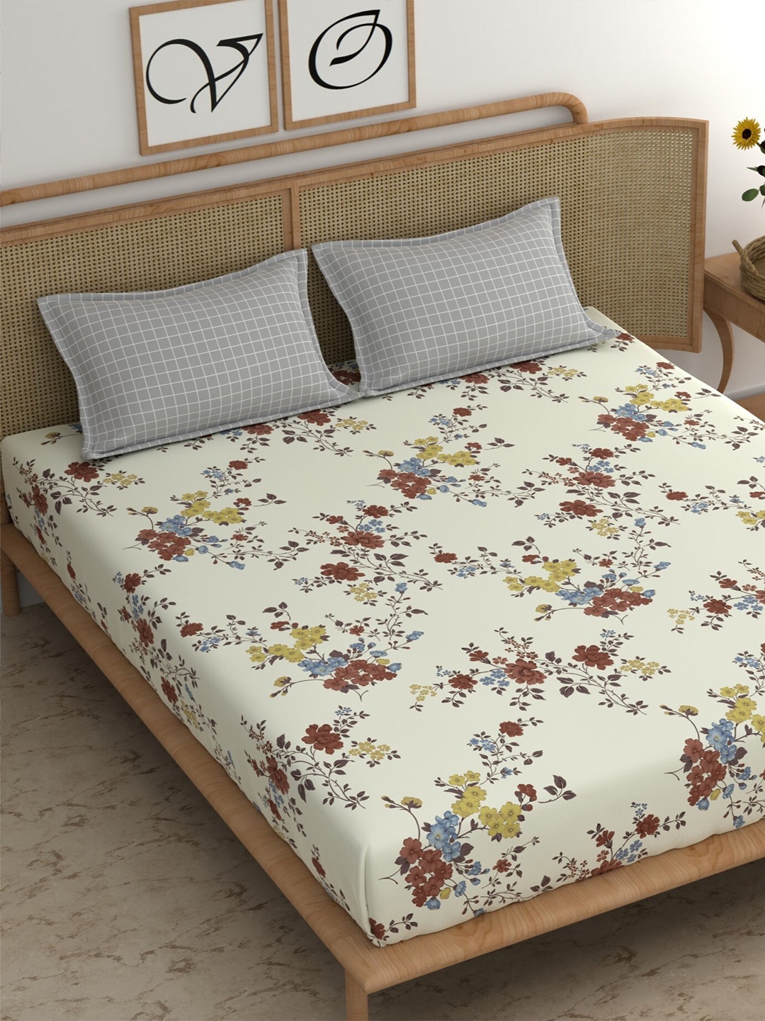 

CHHAVI INDIA Beige & Grey Floral Printed Cotton 210 TC King Bedsheet with 2 Pillow Covers