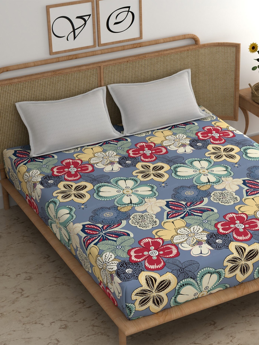 

CHHAVI INDIA Grey & Red Floral Cotton 210 TC King Bedsheet With 2 Pillow Covers