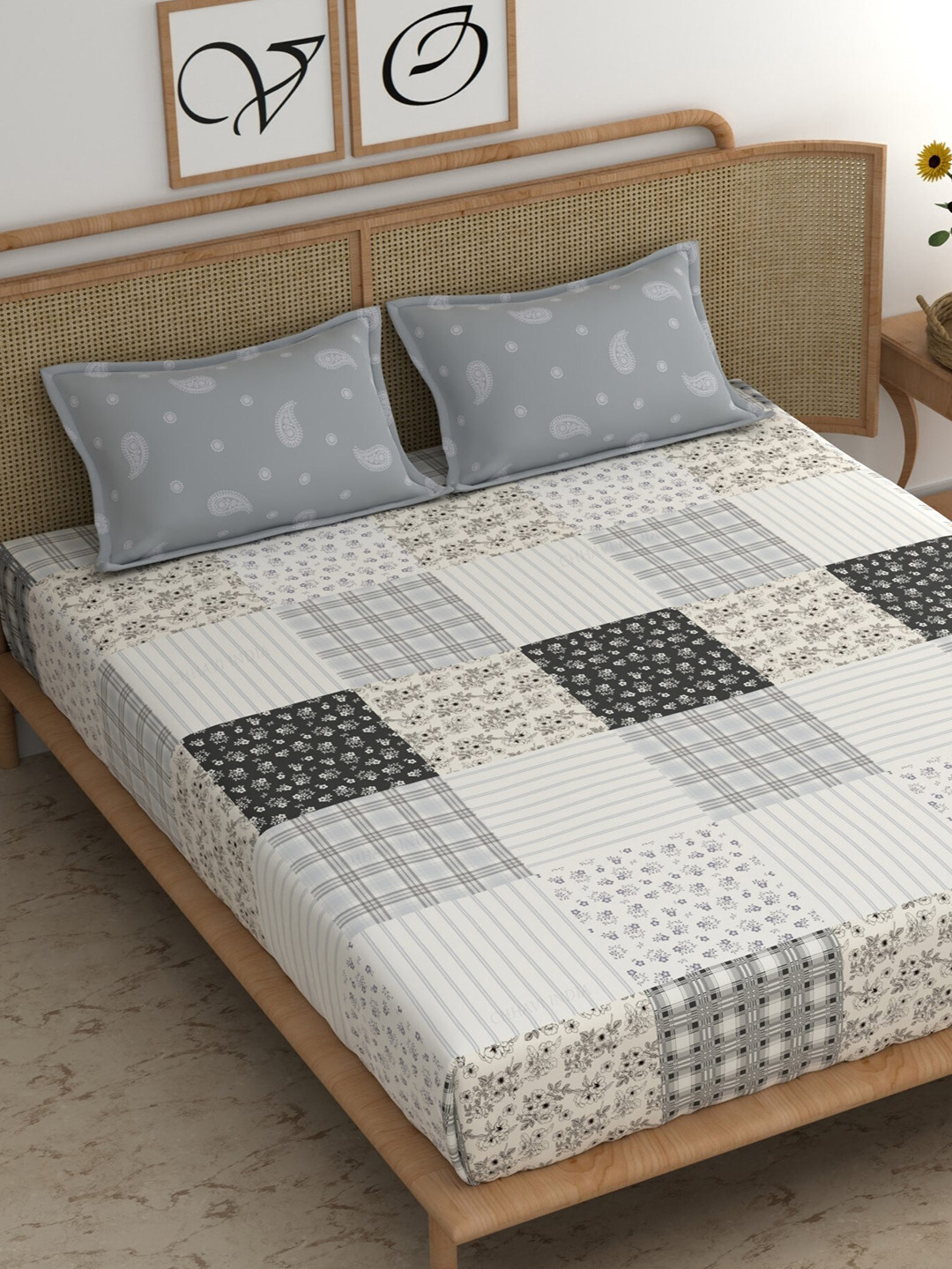 

CHHAVI INDIA Grey Geometric Cotton 210 TC King Bedsheet with 2 Pillow Covers