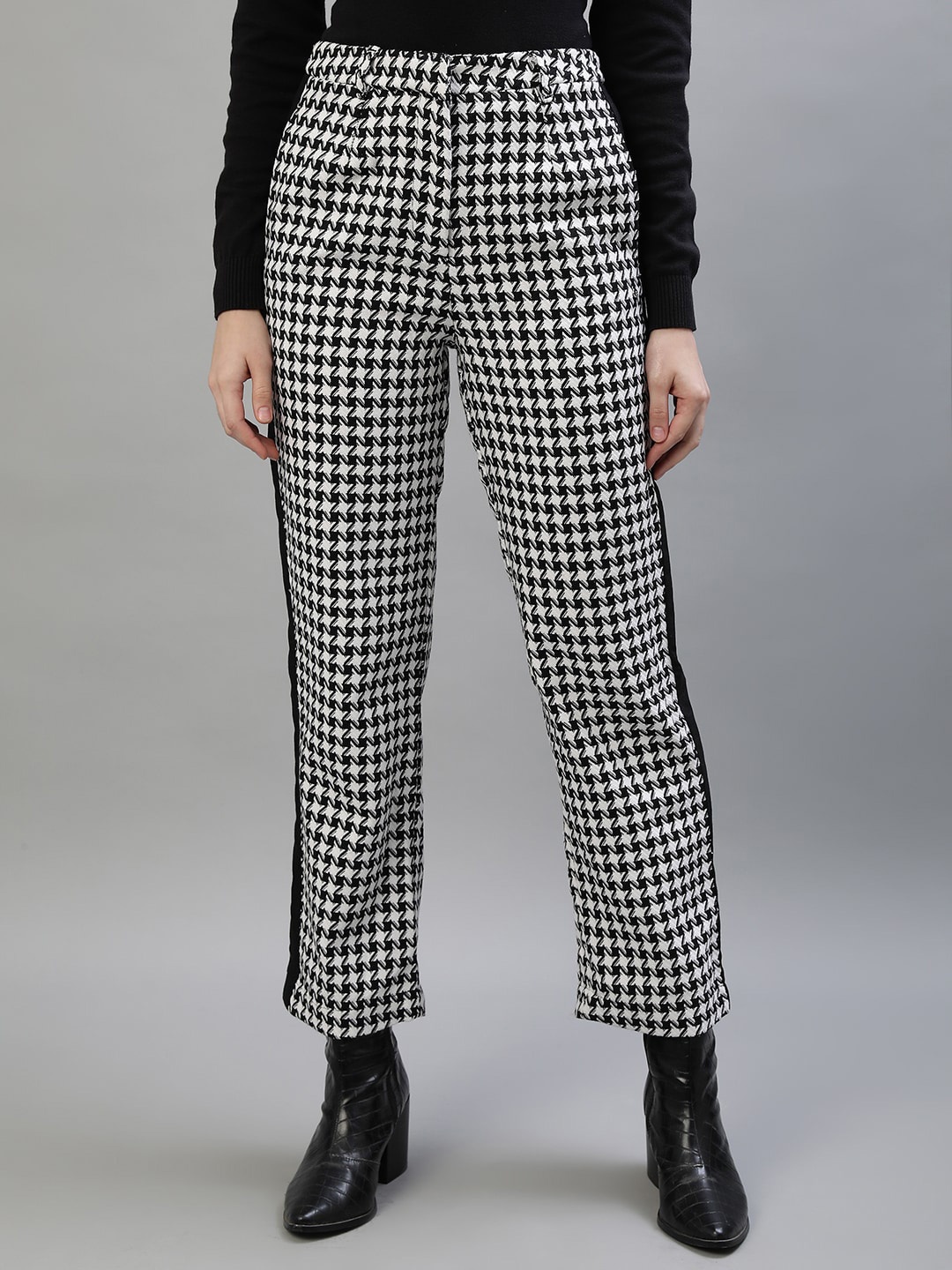 

Iconic Women Geometric Printed Cropped Trousers, White