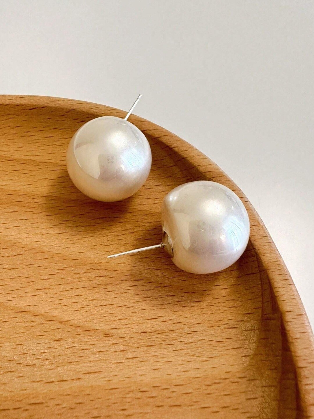 

FIMBUL Circular Large Pearls Beaded Studs Earrings, White