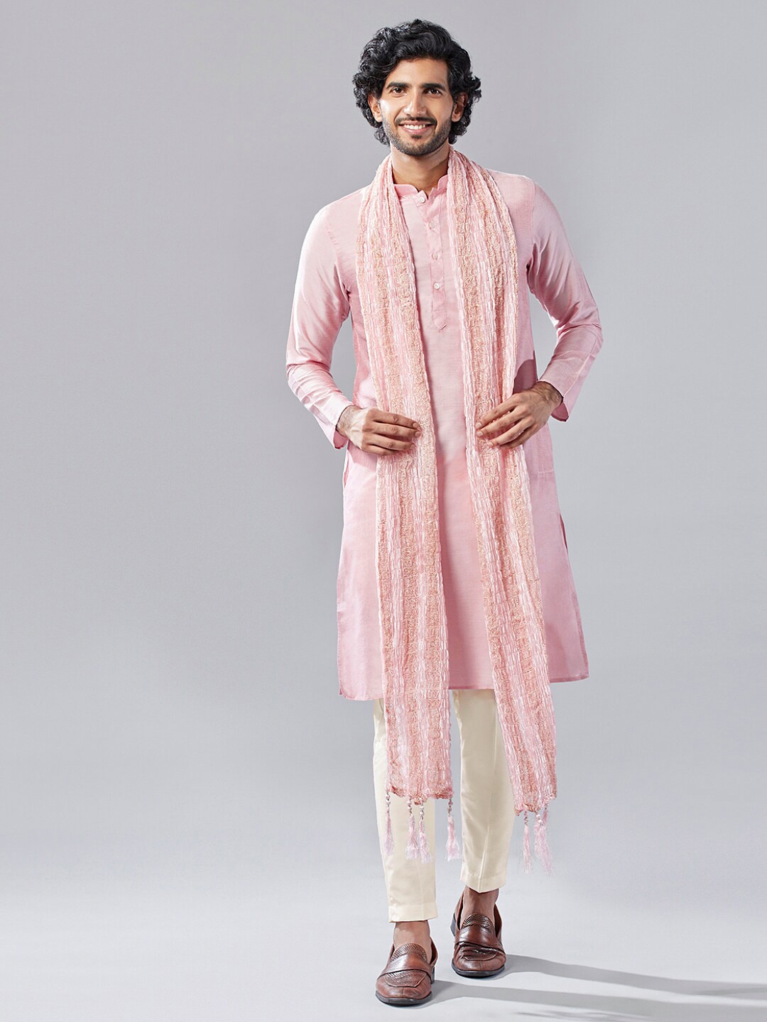 

KISAH Men Woven Design Tasselled Dupatta, Pink