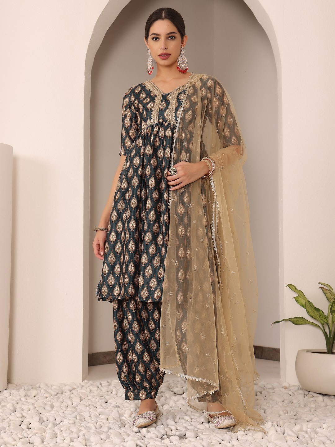 

Ethnovog Ethnic Motifs Printed Empire Kurta With Salwar & Dupatta, Green