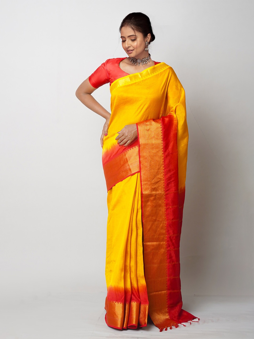 

Unnati Silks Woven Design Mangalagiri Saree, Yellow