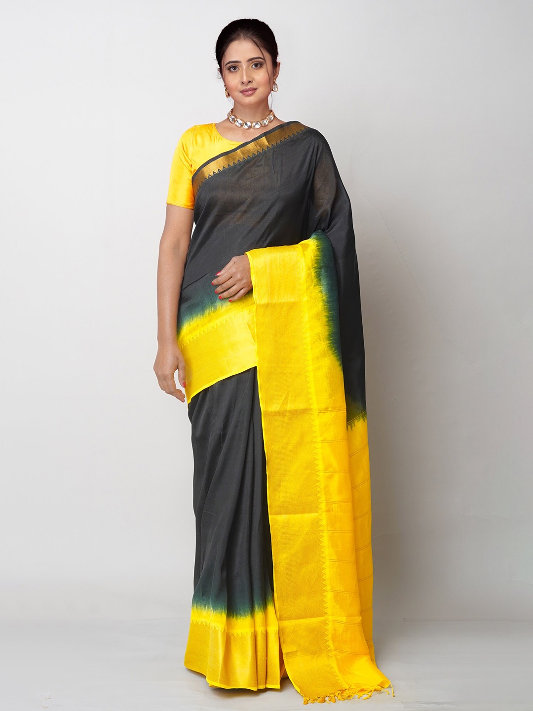 

Unnati Silks Ombre Dyed Mangalagiri Saree, Black