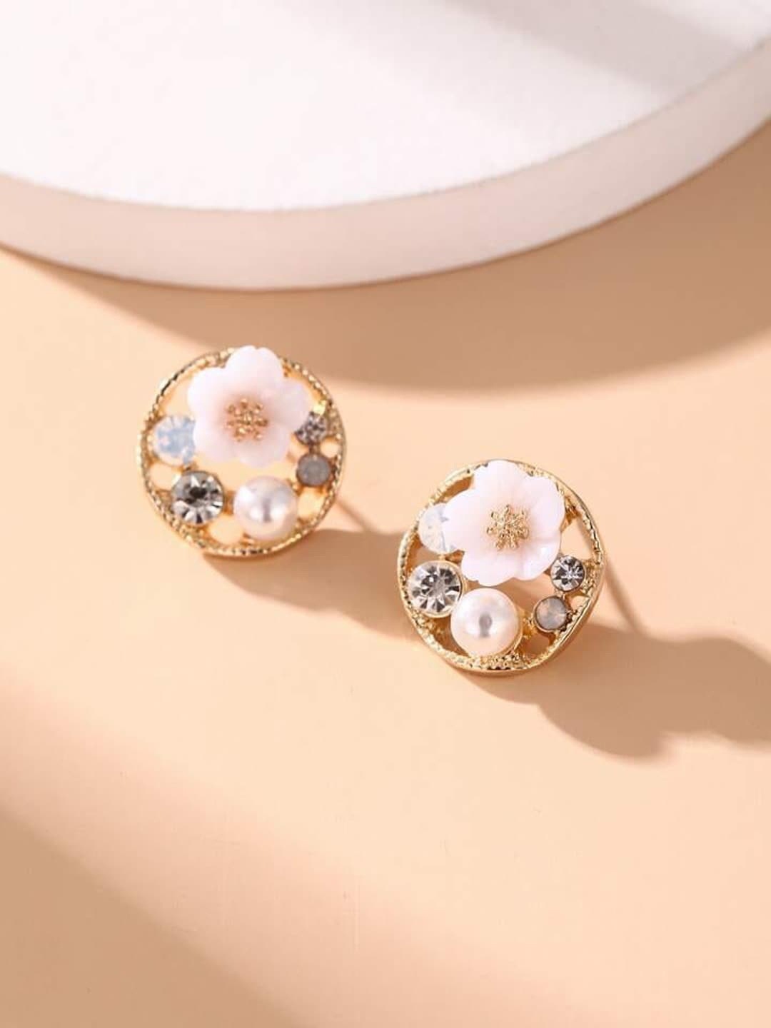 

VAGHBHATT Gold-Plated Floral Stud Earrings