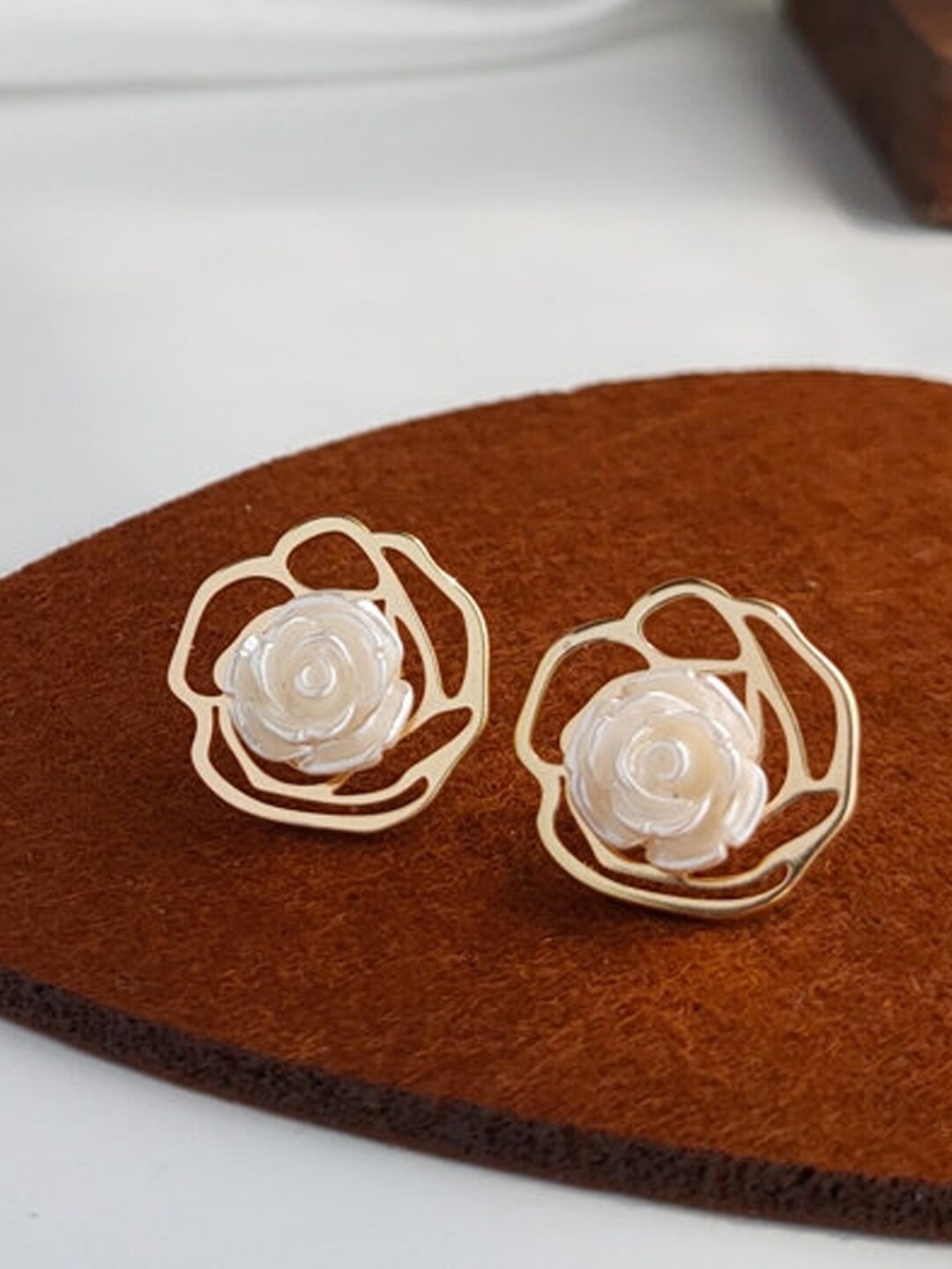 

VAGHBHATT Gold-Plated Beaded Floral Studs Earrings, White