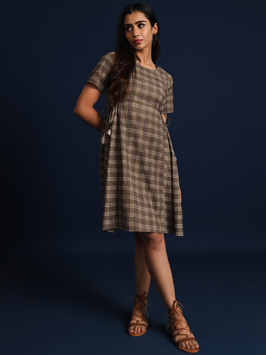 

Taavi Kashish Checked Pure Cotton A-Line Ethnic Dresses, Grey