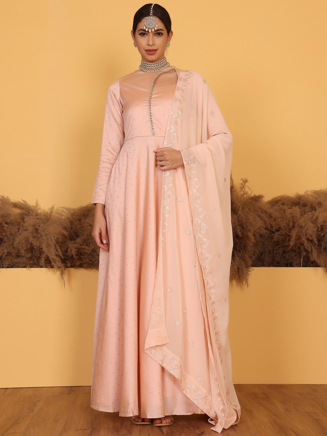 

Ethnovog Women Peach-Coloured Poly Georgette